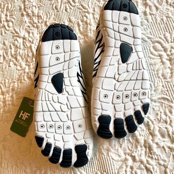 NWT Women’s HIKE Footwear - Picture 4 of 15